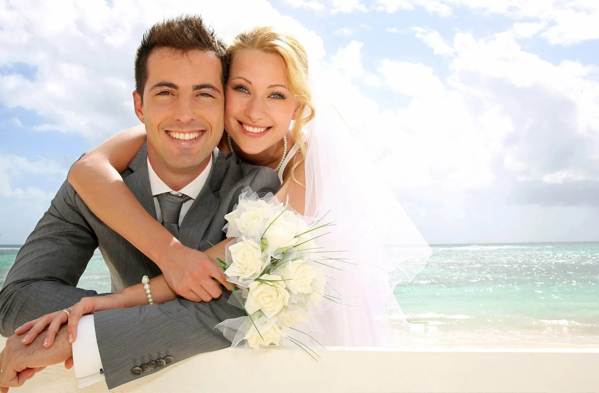 Пара персон. Счастливая пара. Счастливые пары. Беседа мужчины и женщины. Разговор между мужчиной и женщиной.