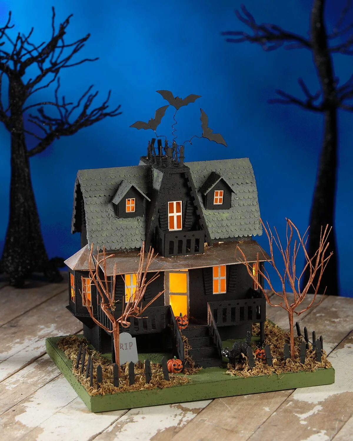 Поделка дом. Хэллоуин дом. Домики для хэллоуина. Домики из дерева хэллоуинские. Хэллоуин пейзаж.