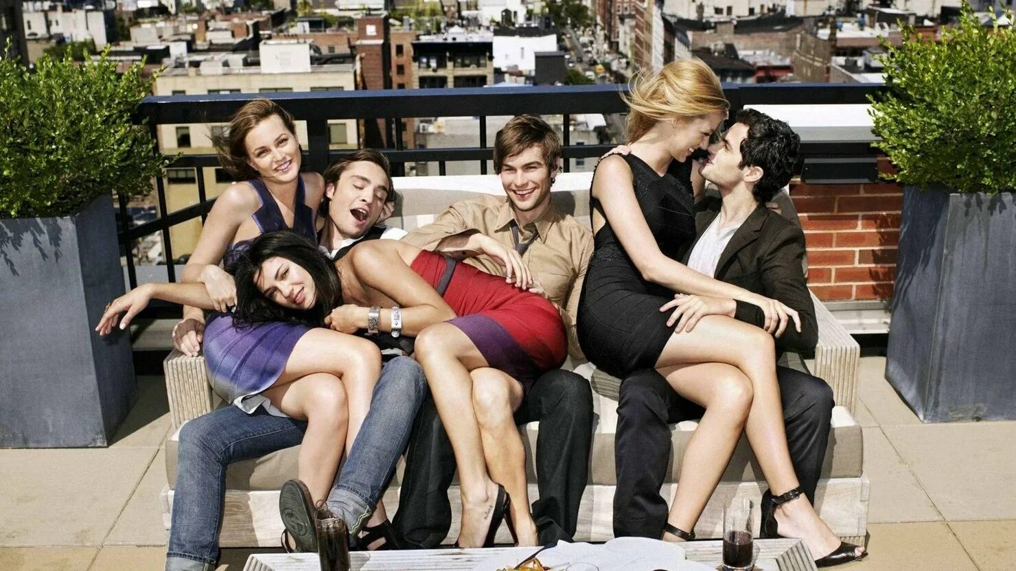 В окружении сплетней. Сплетница / Gossip girl. Сплетница Госсип герл.