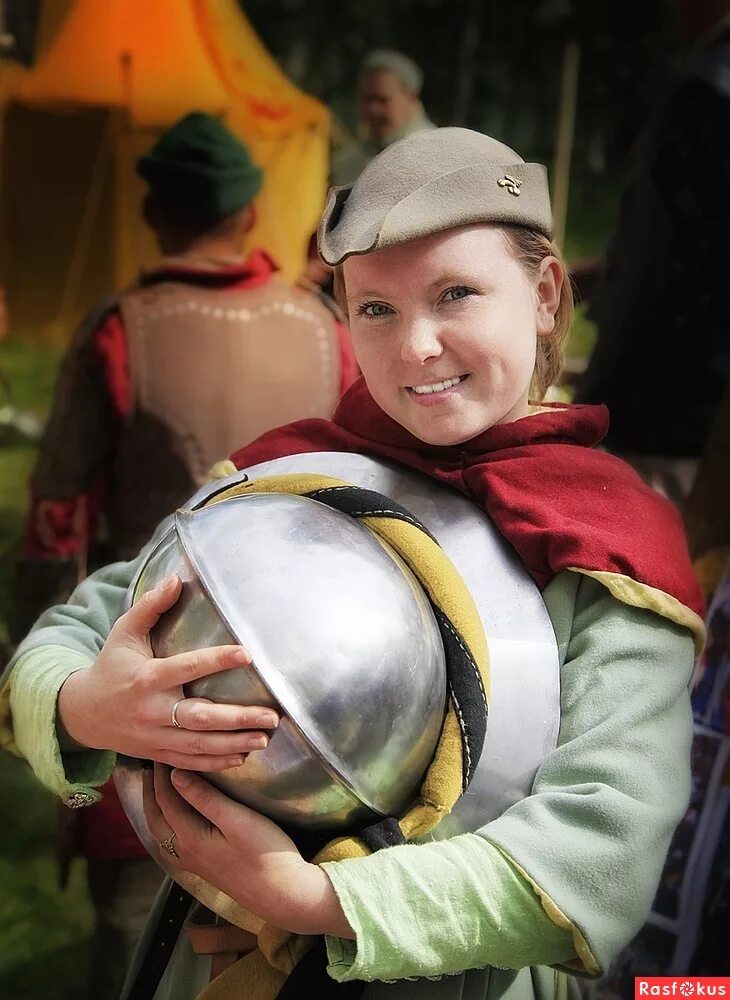 Оруженосец гном карлик. Сквайр оруженосец рыцаря. Паж оруженосец рыцарь. Оруженосец арт фэнтези. Паж оруженосец рыцарь.