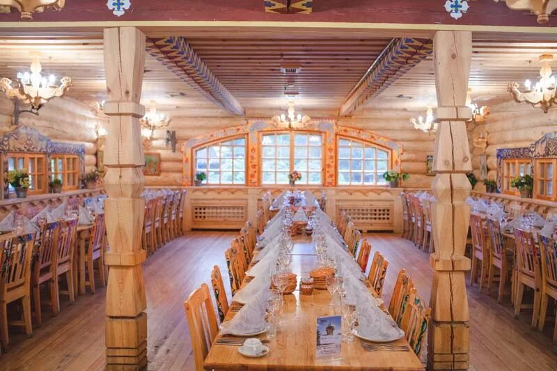 Ресторан подворье санкт-петербург. Спб павловск ресторан подворье. Гарибальди 27 к 4. Подворье адреса. Ресторан подворье мещерское чеховский район.