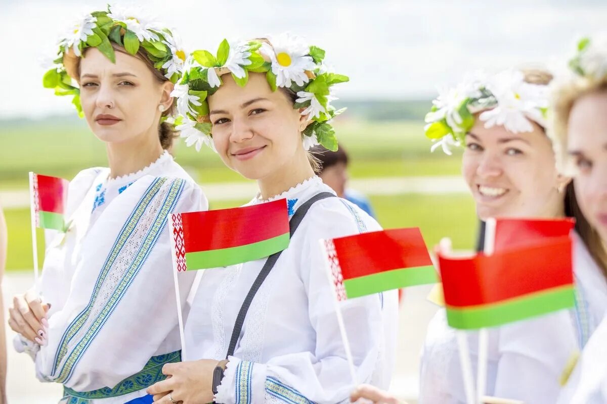 Беларусь народ. Молодые белорусы. Белорусская нация. Беларусь единство. Единение россии и беларуси сценарий