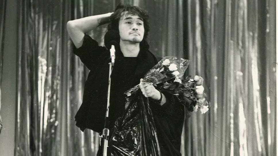 6 цой. Виктор цой фото. виктор цой 1981. цой 1987. виктор цой 1990.