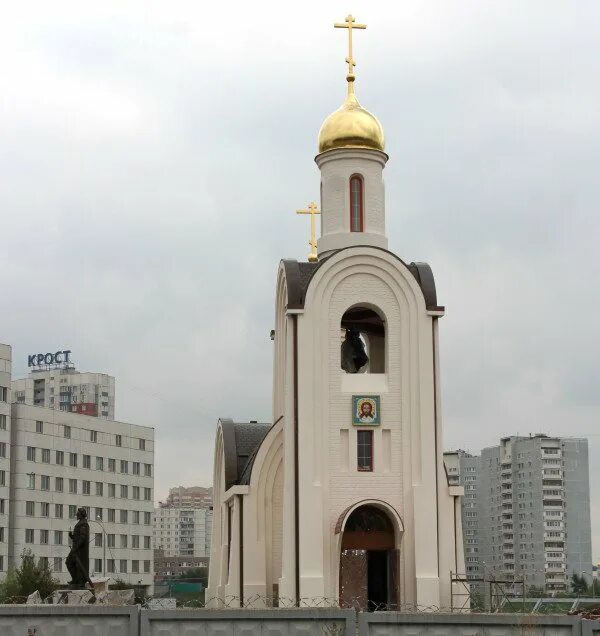 Храм строгино донской. Церковь димитрия донского строгино. метро строгино храм дмитрия донского. строгино метро храм всех святых. храм строгино омон.