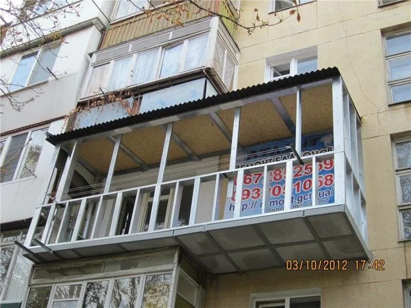 Нарастили балкон. Балкон с выносом. Балконные пристройки. Выносной балкон. Пристройка балкона.