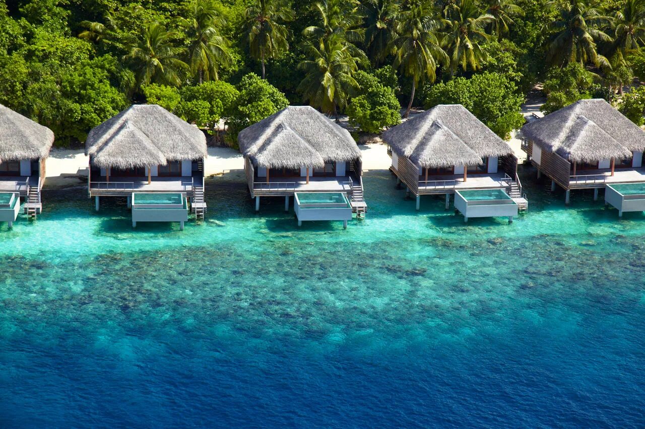 Красивые острова. Атолл Баа Мальдивы. Мальдивы Dusit Thani Maldives. Мальдивы остров Баа Атолл. Мальдивы Атолл домики.