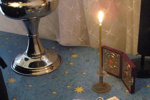 освящение дома. освящение дома крещенской водой. освящение жилища священником. окропление святой водой жилища. освящение дома.