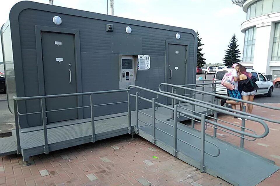 автобусный павильон. места закрытого типа. остановочный комплекс «3-я рыбинская улица». столы с перегородками для офиса. закрытые контейнерные площадки.