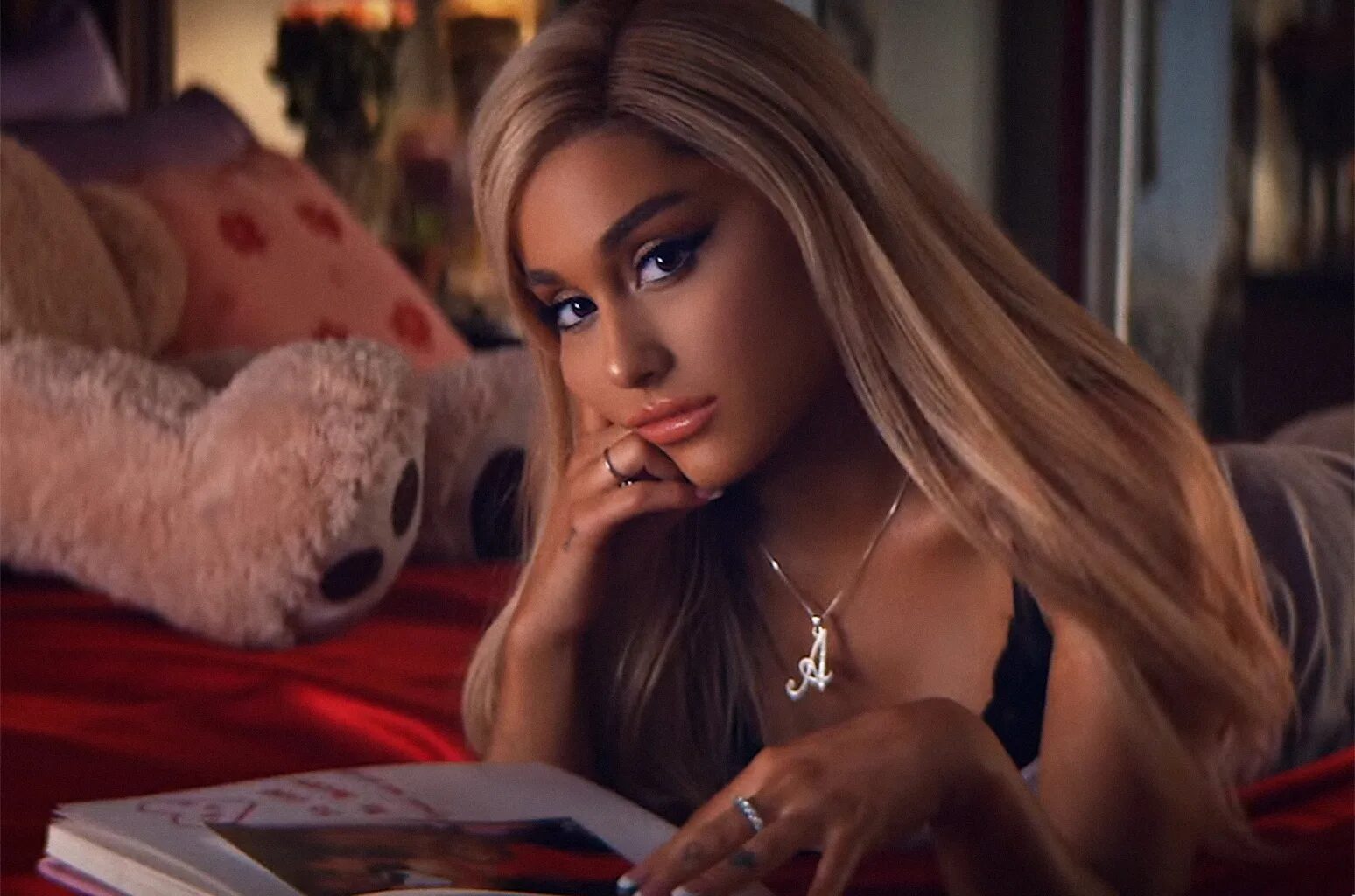 Арианы thank u next. Ariana grande thank u.