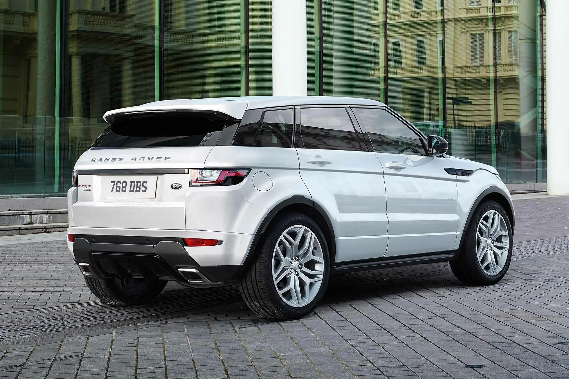 Range rover evoque двигателя. Range rover evoque 2016. ленд ровер эвок.