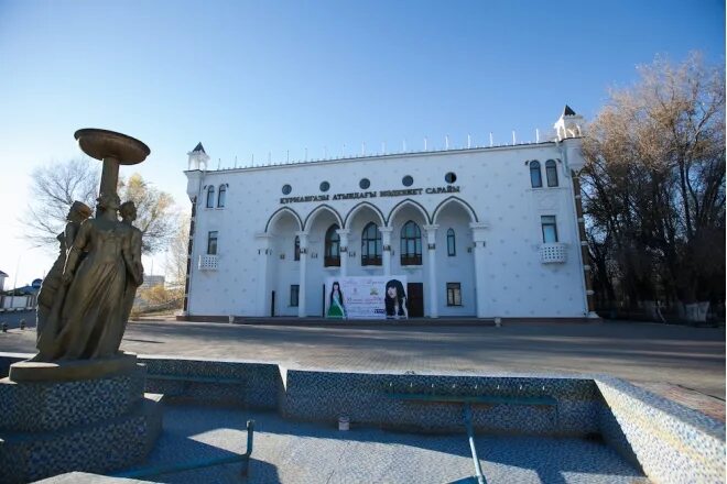 Атырау курмангазы. Дворец культуры атырау. дворец культуры тараз. дк курмангазы. курмангазы город.