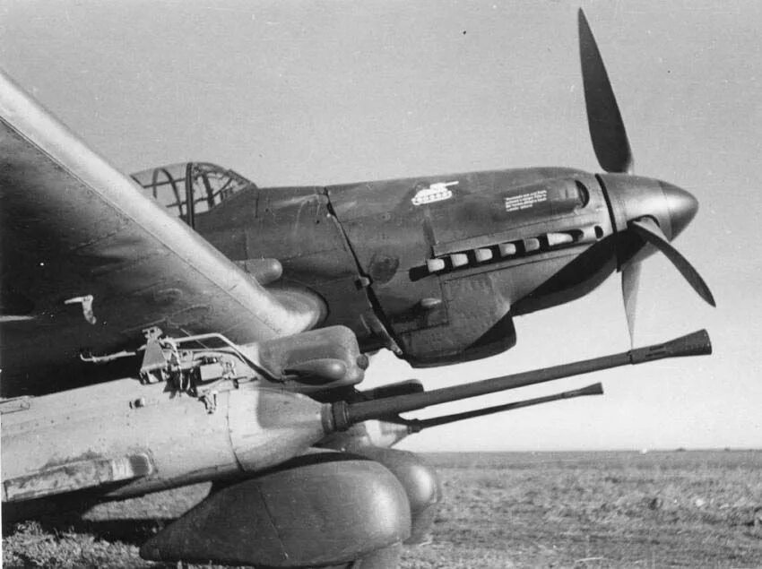 Немецкий самолет танк. Юнкерс 87 самолет. Junkers ju 87 Stuka. Ju 87 g2. Ju 87 с 37 мм пушкой.