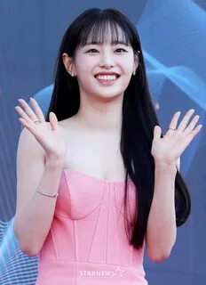 LOONA's Chuu arrives at the Blue Dragon Series Awards red carpet. 