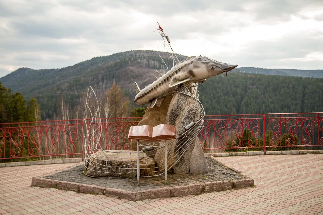 Окрестности красноярска. Смотровая площадка царь-рыба Красноярск. Красноярск царь рыба смотровая Енисей. Смотровая площадка Дивногорск царь рыба. Площадка царь рыба Красноярск.