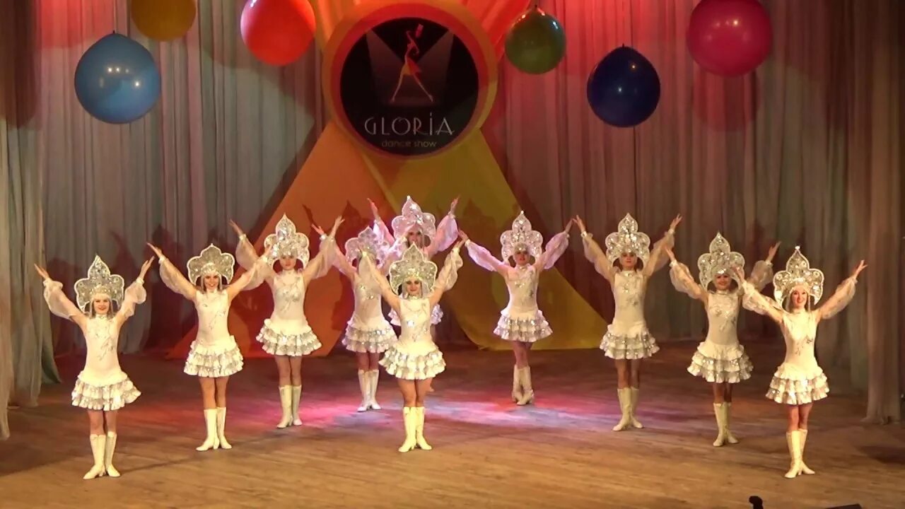 Потолок ледяной дверь танец. Наряд для танца потолок ледяной. Потолок ледяной исполнение детей. Танец потолок ледяной танец. Костюмы на танец потолок ледяной.