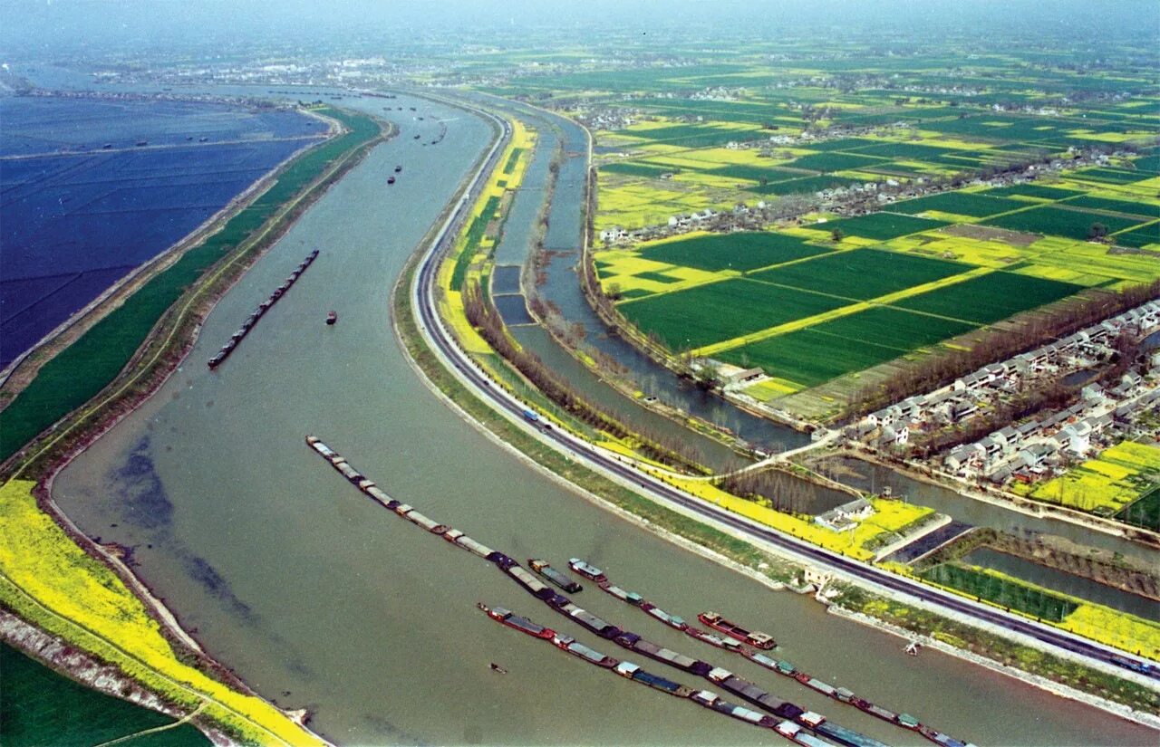 Великий канал Пекин-Ханчжоу. Великий канал между Янцзы и Хуанхэ. Вели́кий кана́л— судоходный канал в Китае,. Великий канал в Китае между Хуанхэ и Янцзы. Длина реки янцзы в км