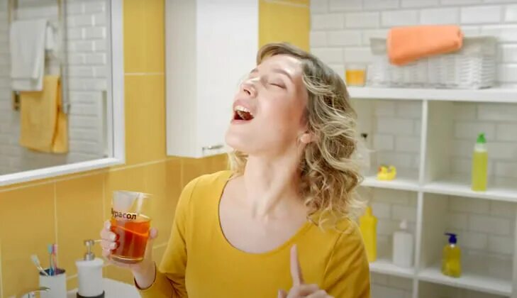Мама горло горло полоскает