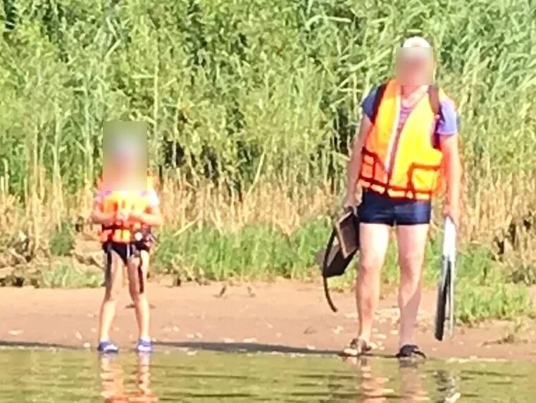 Утонул отец. Мальчик на реке. Парни на речке. Вьетнамские мальчишки на реке. Мальчики развлекаются.