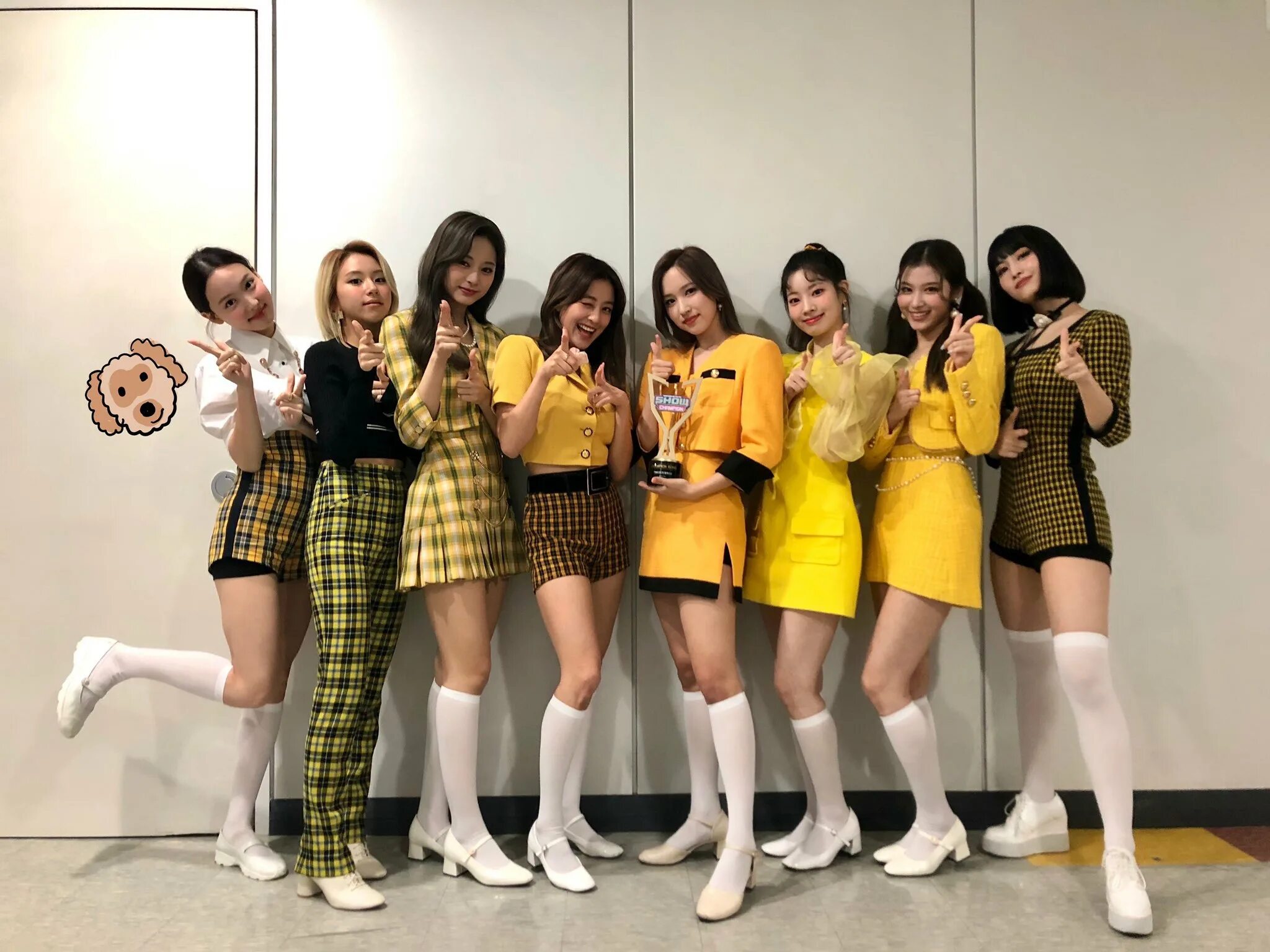 Twice look at me. Twice i can&#039;t stop. twice can&#039;t stop фото. twice can&#039;t stop me фото. twice can&#039;t stop me одежда.
