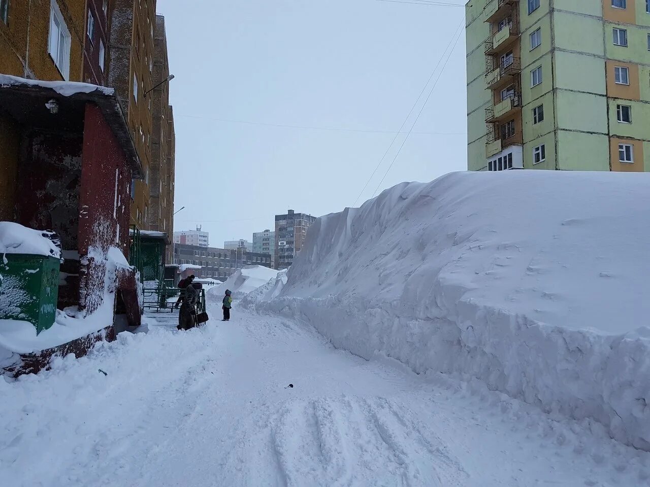 большой снег. где сейчас много снега. засыпало снегом. много снега. самые большие сугробы.