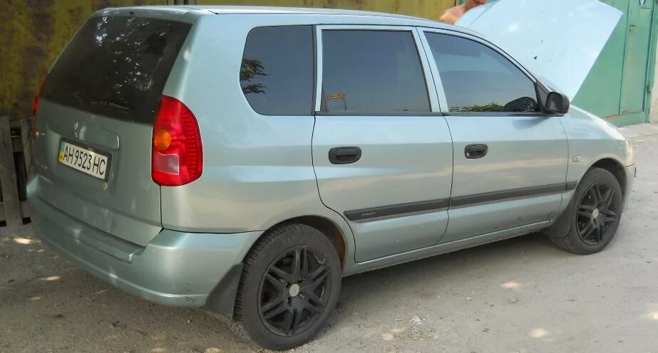 Mitsubishi space star r16. Mitsubishi space star tuning. R15 mitsubishi space star. Обвес space star. Митсубиси спейс стар 2004 шины.