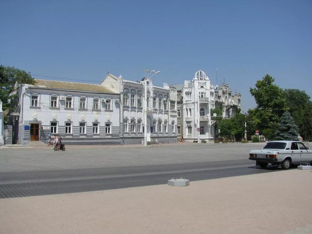 Евпатория центральная площадь. Евпатория центральная площадь. Городская площадь евпатория. Евпатория центральная площадь. Театральная площадь евпатория театр.