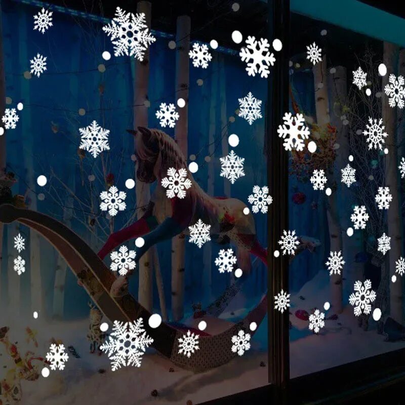 Утро туманно украшена снежинками книги собраны. Украшения на окна. Новогоднее украшения на окна. Украшение окон снежинками. «Украшение «снежинки»».
