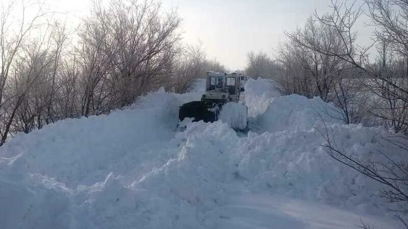 Радищево новоузенский район саратовской области. Новоузенск зима. Новоузенск Саратовская область. КАМАЗ В Снежном плену. Фото заносов снежных в Новоузенском районе.