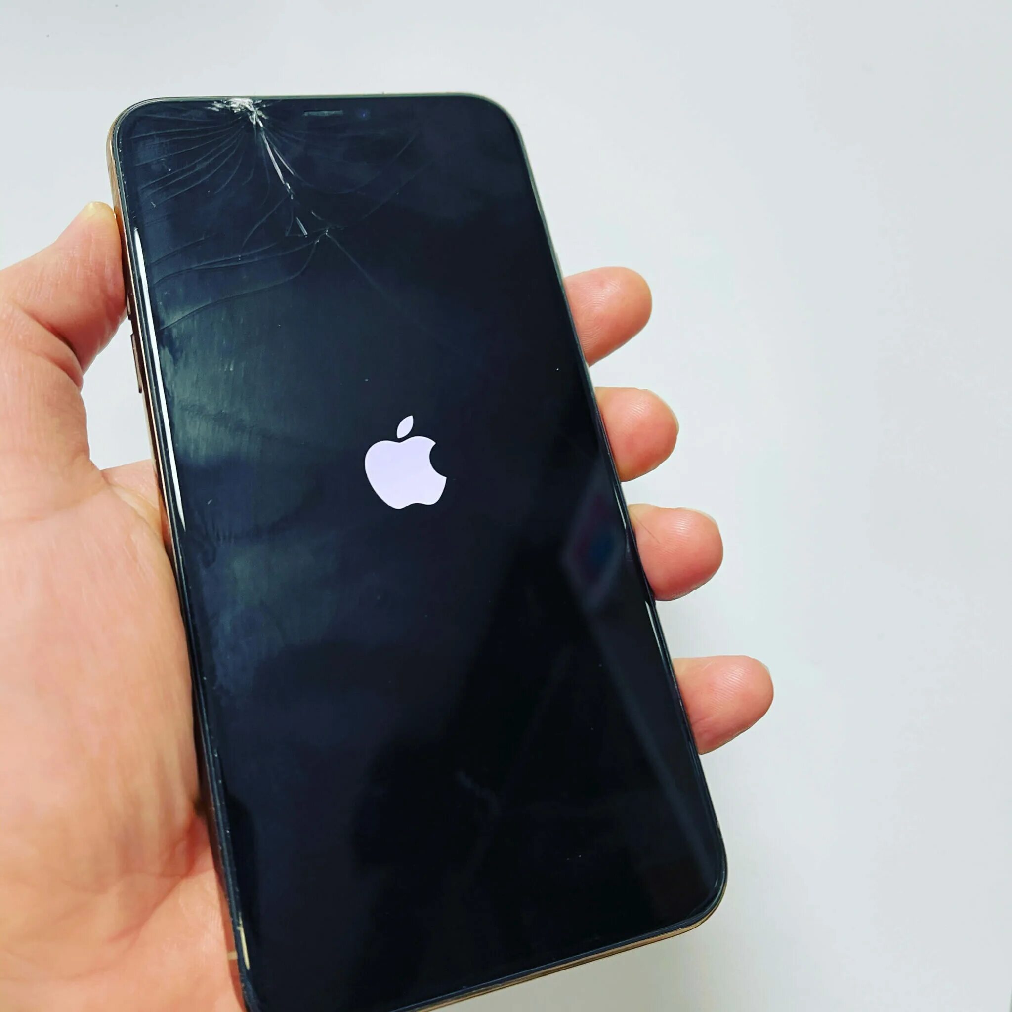 Замена стекла айфон 11 про. Замена стекла iphone 11 Pro Max. Замена стекла на айфон 11. Айфон 11 Казань. Казань айфон 15.