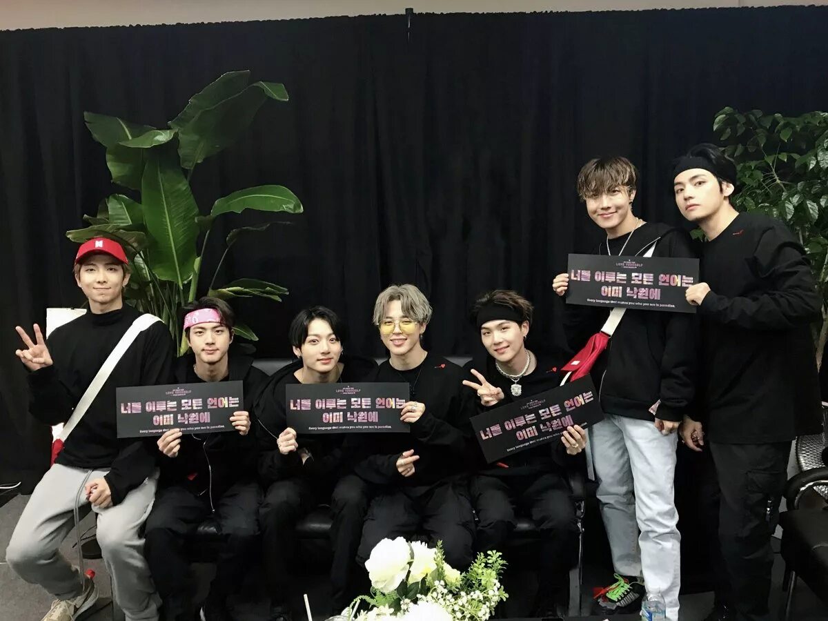 Выступления бтс 2019. Bts 2019 концерт. бигхит бтс. бтс на сцене 2019. bts участники 2019 concert.