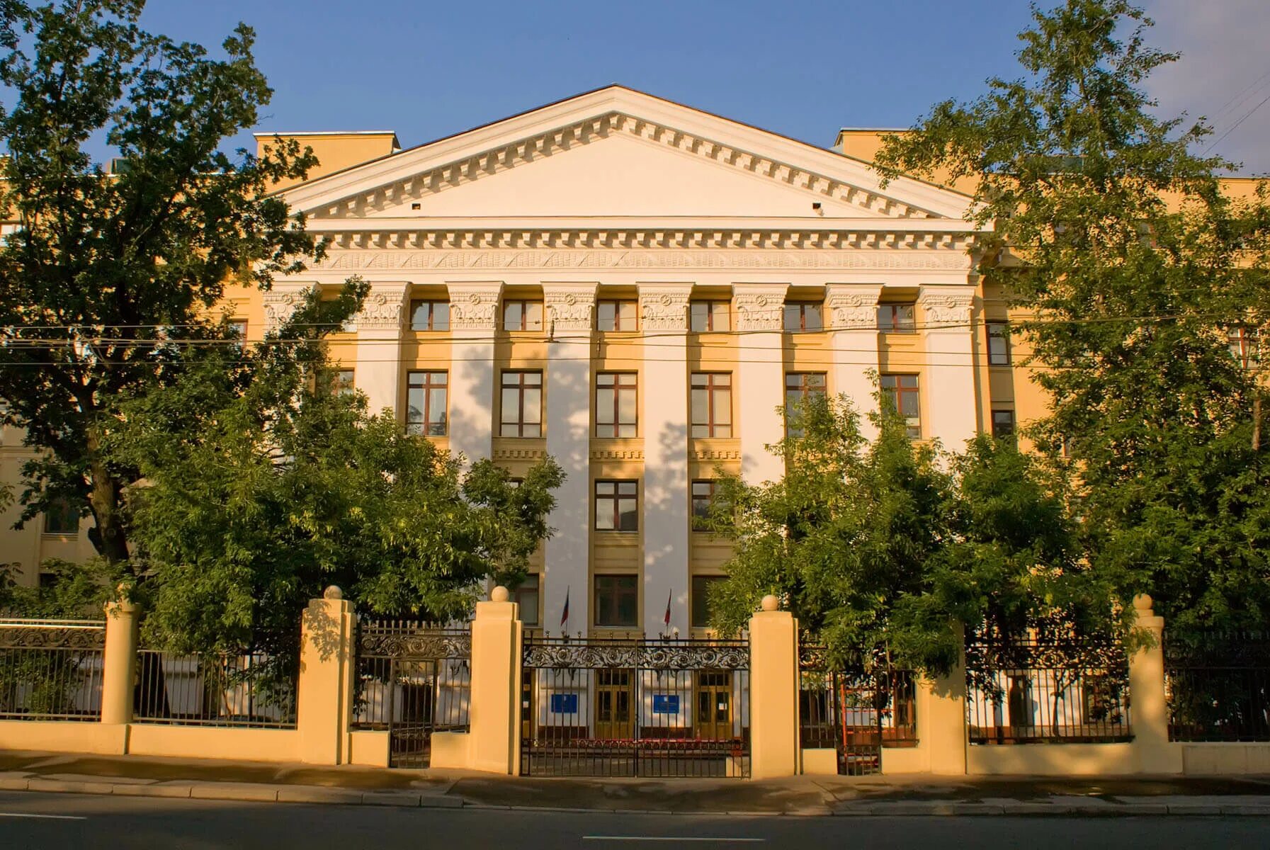 Университет международного образования. Мму московский международный университет. ленинградский проспект 17 международный университет. вуз мму в москве. мусми университет в москве.