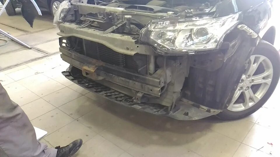 Гарантийный ремонт - замена усилителя переднего бампера - Mitsubishi Outlander (