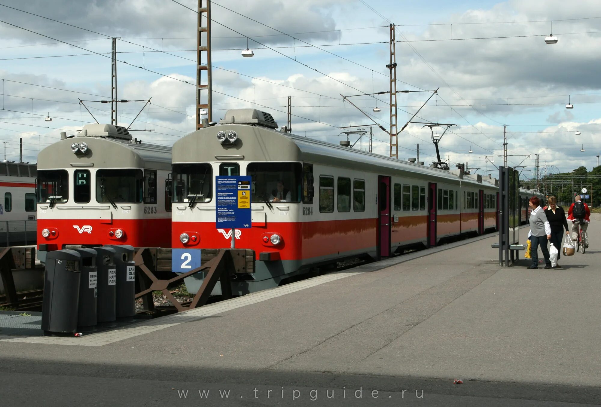 Репина электричка. Фирменный поезд репин. Вл82м 065. Sr1 электровоз. Фирменный поезд репин.