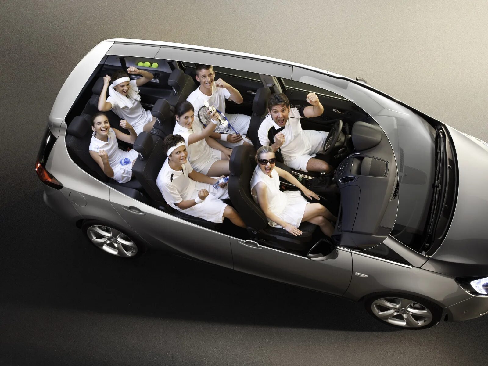 Opel zafira tourer 7 мест. Многоместная машина. Chevrolet orlando 7-местный салон. Автомобиль для большой семьи. Opel zafira tourer (family).
