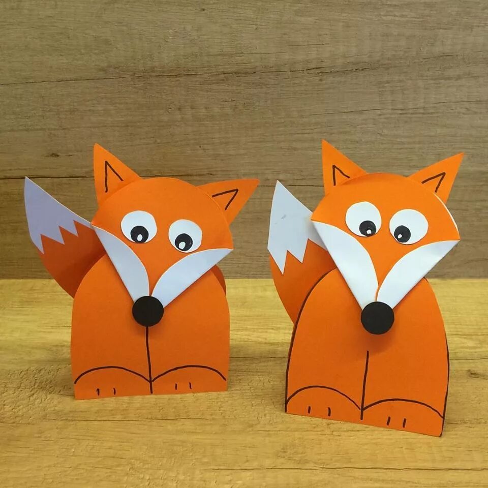 паперкрафт лисичка фенек. поделка лисы из бумаги. поделка лиса. полигональная фигура лисы. аппликация лиса.