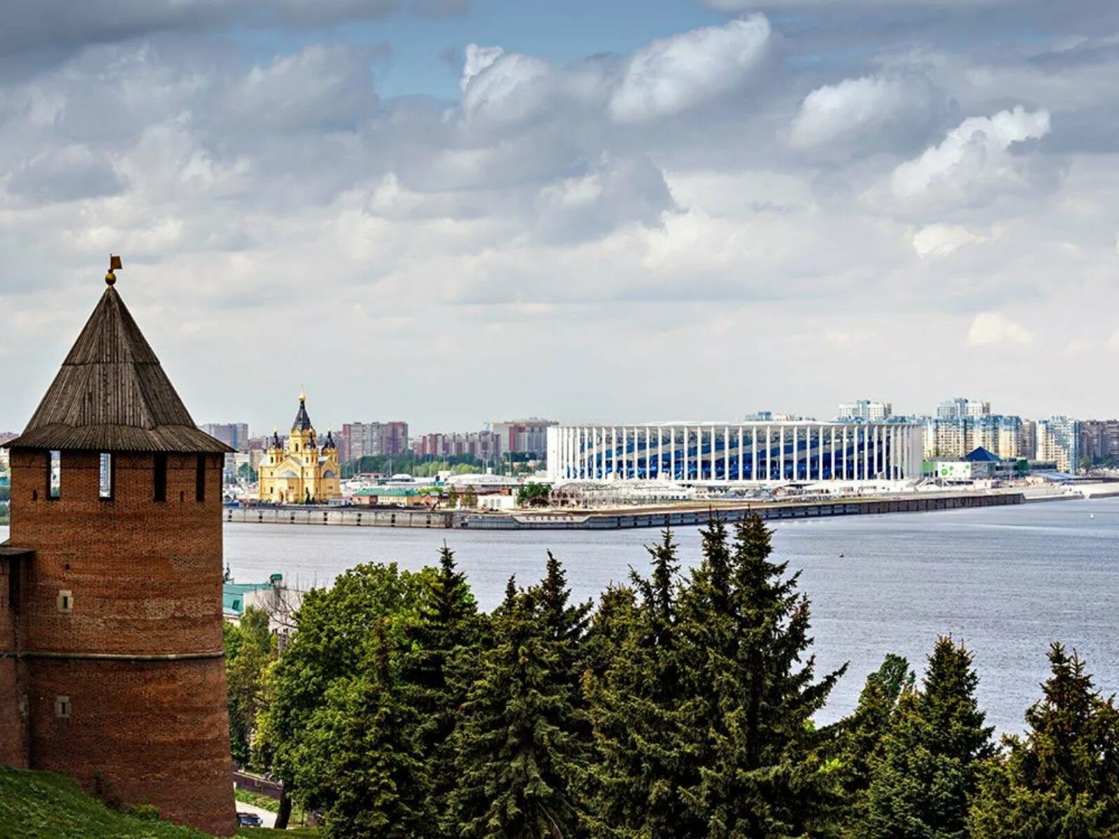 Дано нижний новгород. Нижний Новгород Кремль стрелка. Нижний Новгород Кремль и Волга. Нижний Новгород вид на стрелку. Нижегородский Кремль со стрелки Нижний Новгород.