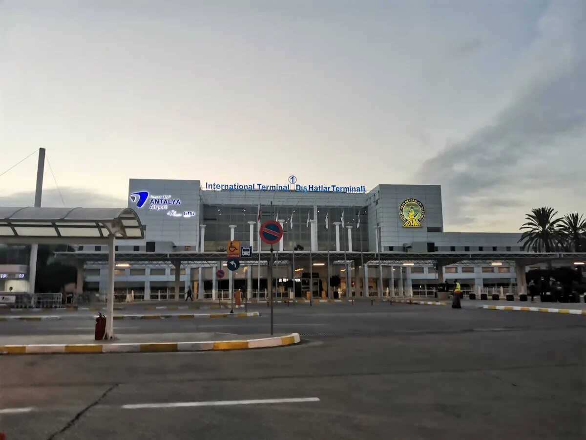 Аэропорт Анталии терминал 1. Турция аэропорт Анталия терминал 1. Аэропорт Анталии терминал 2. Анталья аэропорт терминалы 1 и 2.