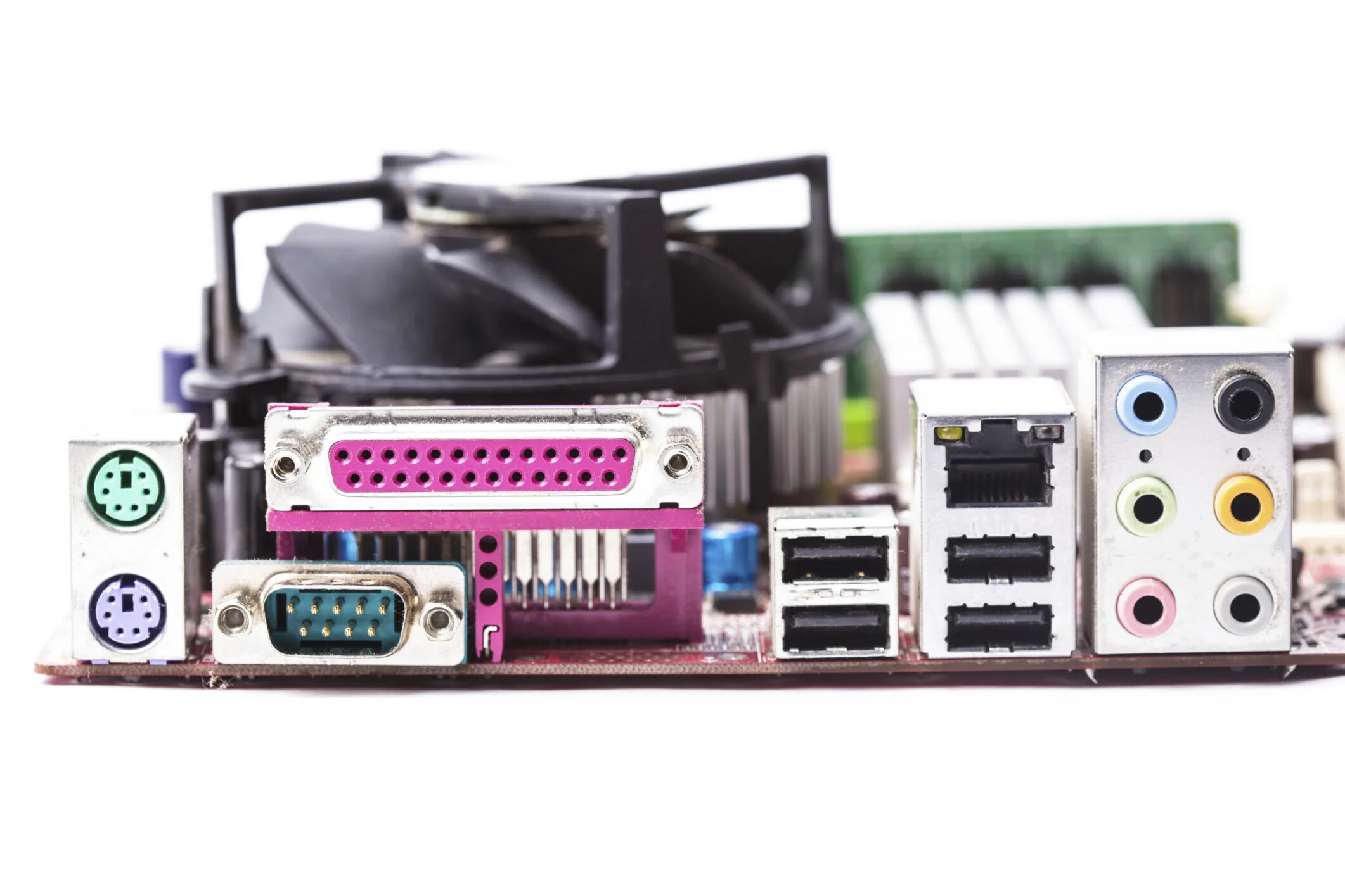 коммуникационные порты компьютера. вга разъем на материнке. подключение монитора к видеокарте. второй монитор в материнскую плату. как подключить монитор к материнской плате.