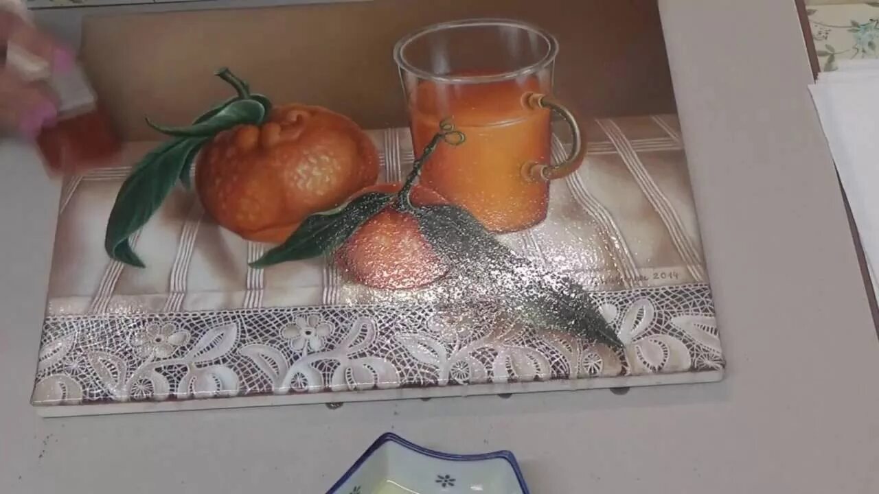 Глянцевый лак на картине. Покрыть картину лаком без запаха. Картина на холсте покрытая лаком. Картина покрытая глянцевым лаком. Картина покрытая глянцевым лаком.