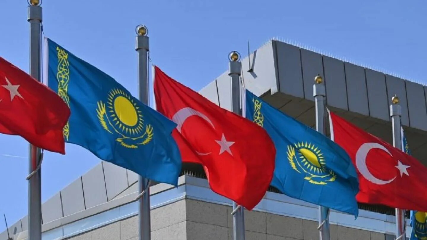Турция и Казахстан. Посольство Казахстана в Турции. Түркия флаг. Турки в Казахстане. Турция для казахстанцев