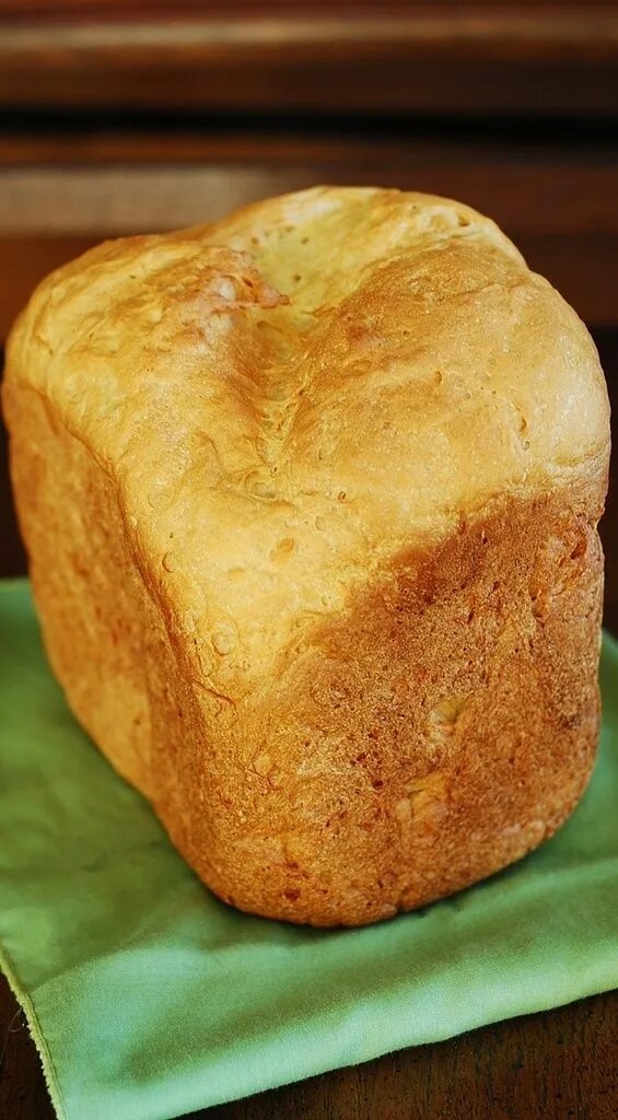 Выпечка из хлебопечки. Хлеб в хлебопечке. Хлебопечка с хлебом. Вкусный хлеб в хлебопечке.