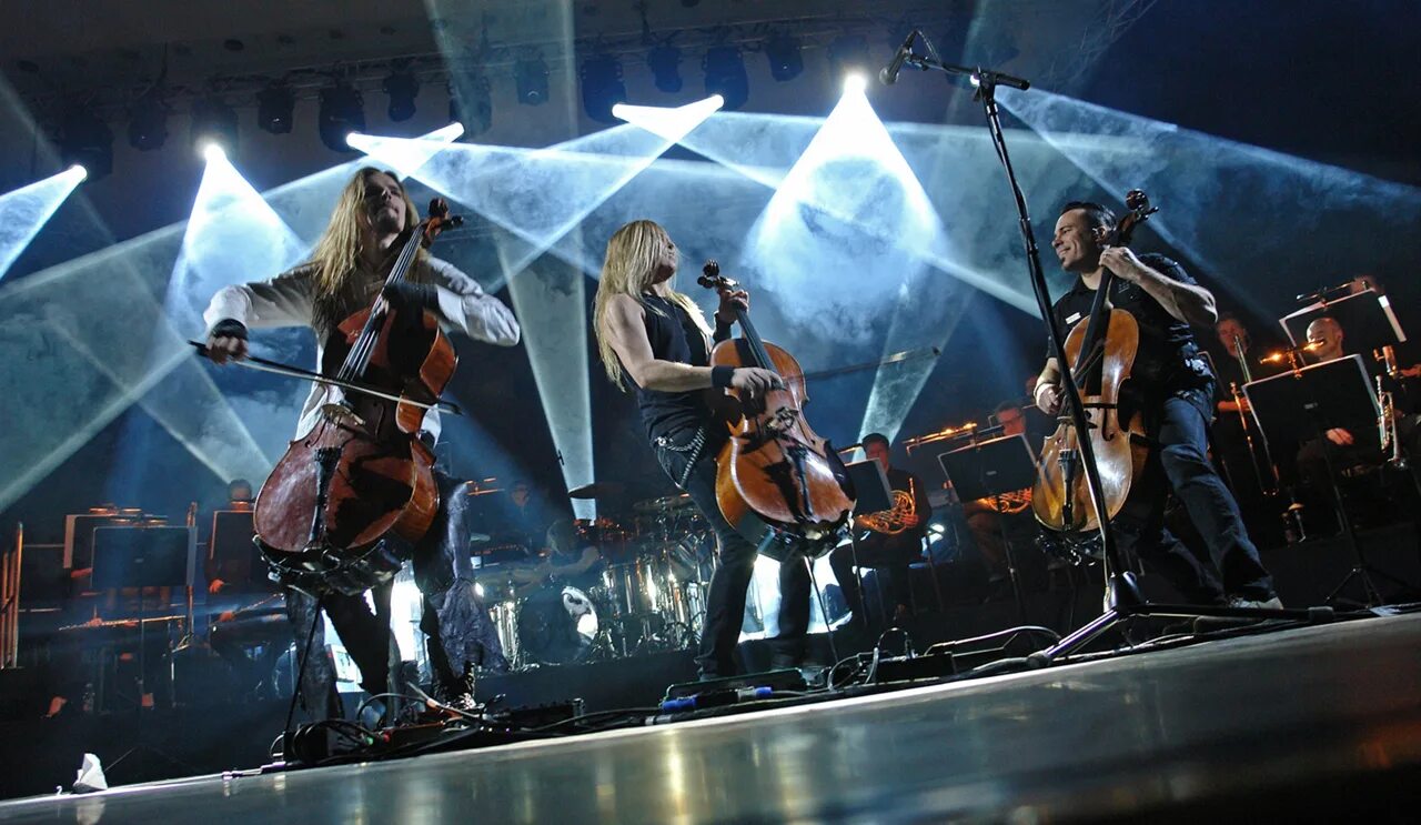 Включи апокалиптика. Группа Apocalyptica. Финская группа Apocalyptica. Апокалиптика группа 2023. Виолончелист апокалиптика.