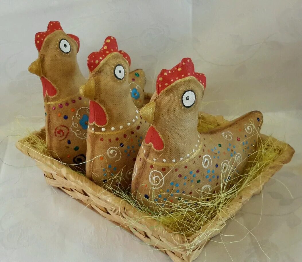 Курица из ткани своими руками. Кофейные игрушки петухи. Пасхальная курочка тильда. Надежда колотьева кофейные игрушки выкройки. Шьем пасхальную курочку.