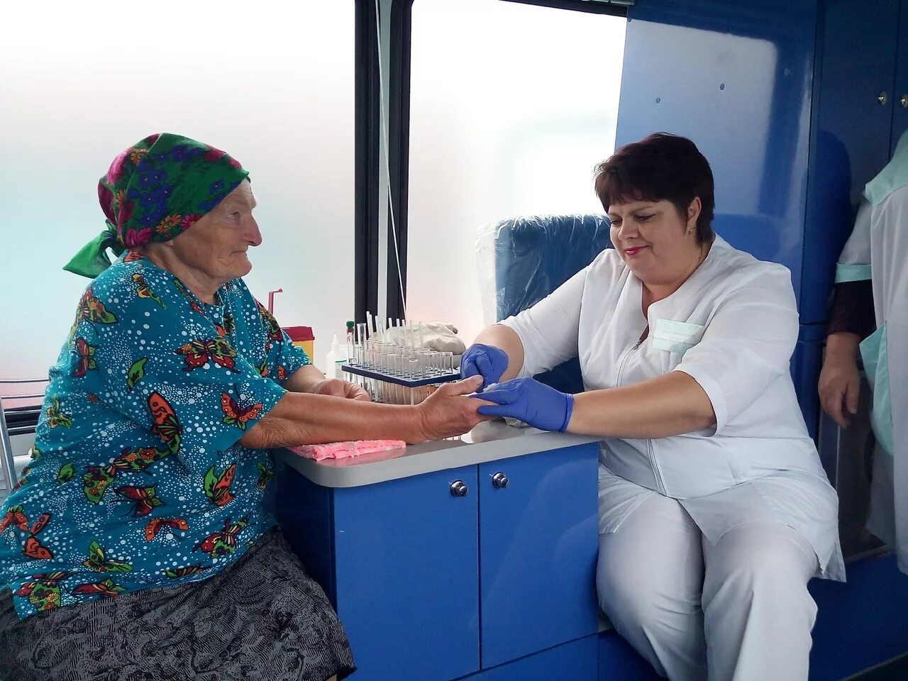 Сельский фельдшер. Фельдшер фапа. Фельдшер. Медицина в сельской местности. Врач скорой помощи.