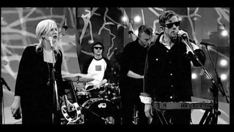 Песня eyes on fire blue