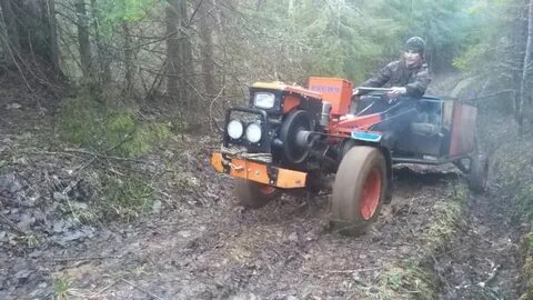 Мотоблок на дороге