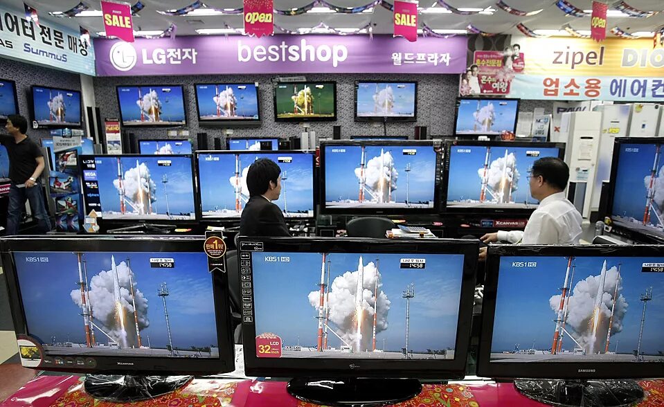 кндр смартфоны. гипермаркет электроники в кореи. завод самсунг в южной корее. завод самсунг в южной корее. лг корея.