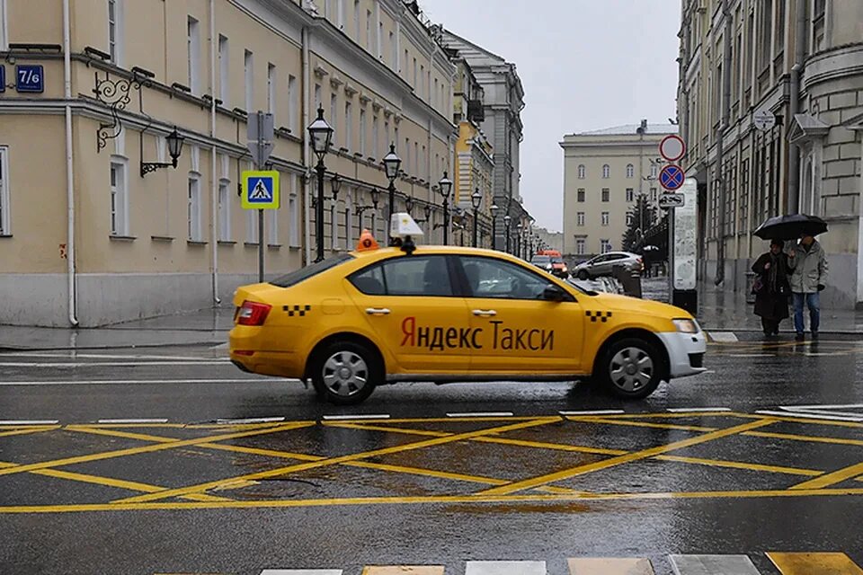 Такси на вокзал. Такси до дома. Такси возле вокзала. Таксомотор москва