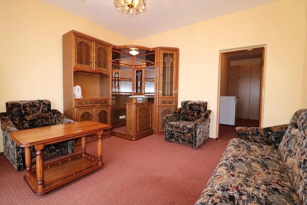 Жд гостиница сочи. Адлер улица ленина 113. Отель бриз хоста официальный сайт. Отель амвель лазаревское. Терминал ул.