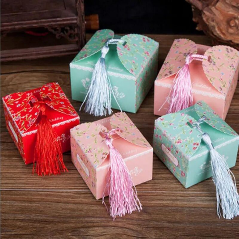 Оригинальная упаковка конфет. Оригинальная упаковка конфет. Необычная коробка для подарка. Упаковка подарка из упаковочной бумаги. Оригинальная упаковка конфет.